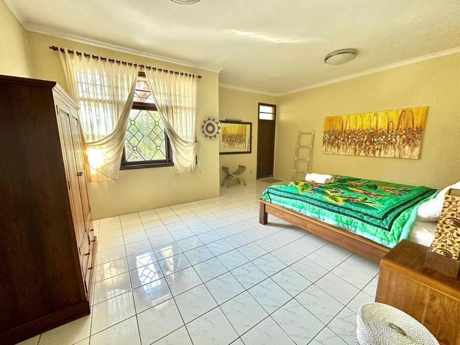 Kuta 5br Private Pool ,near Airport, Villa *