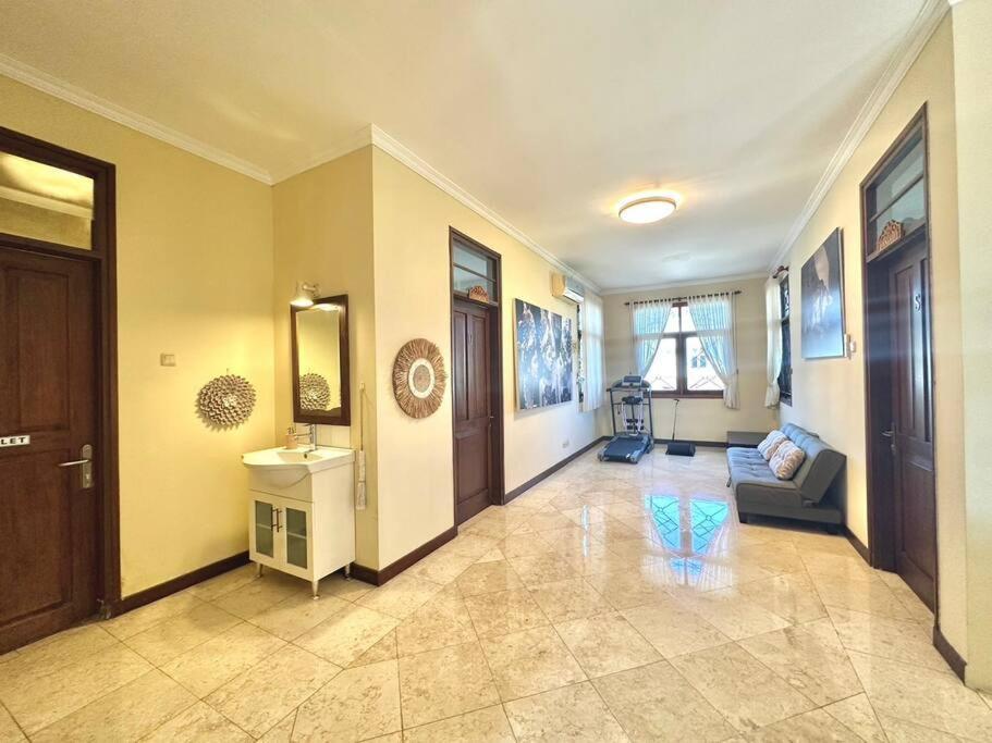 Kuta 5br Private Pool ,near Airport, Villa