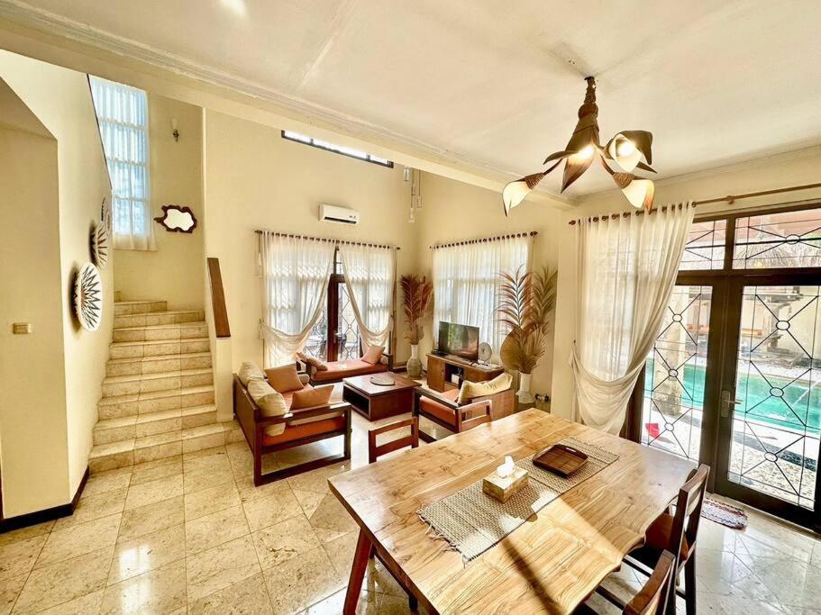 Villa Kuta 5br Private Pool ,near Airport, *