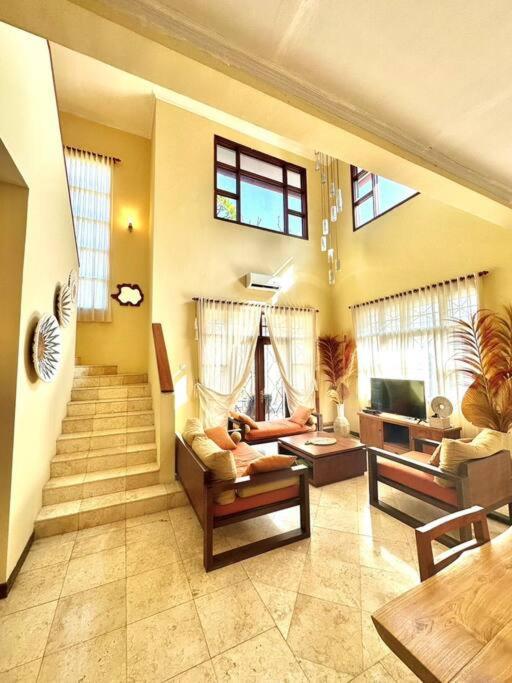 Kuta 5br Private Pool ,near Airport, Villa